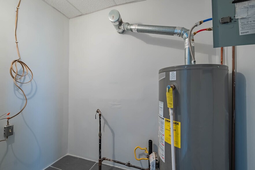 Building Photo - 5139 Carnegie St