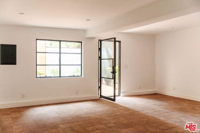 Building Photo - 430 N Harper Ave