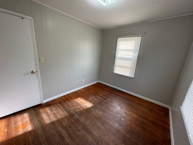 Building Photo - 3-Bed, 2-Bath Home with Finished Basement