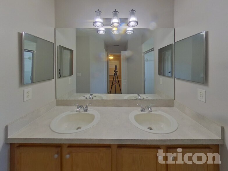 Building Photo - 613 Westview Dr