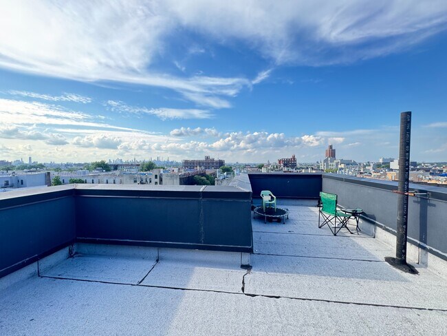Building Photo - 1520 St Johns Pl