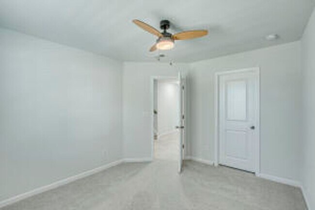 Building Photo - Available March 10th. Beautiful 6 BR/4.5 BA Home in Tanner Plantation!