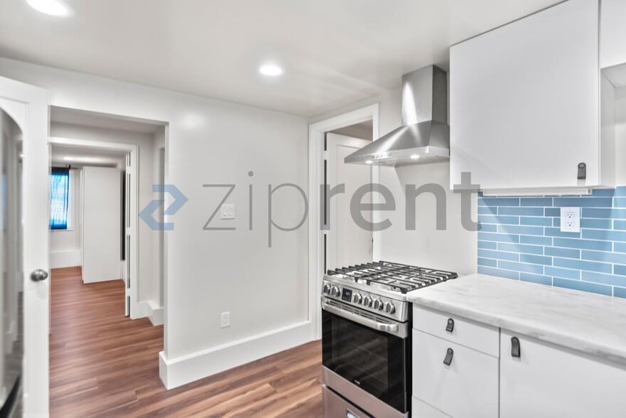 Building Photo - 6000 Bayview Ave