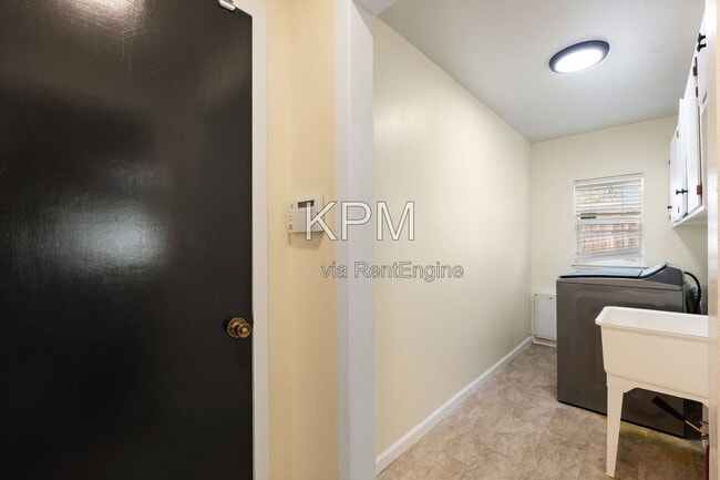 Building Photo - 2155 Portola Ave