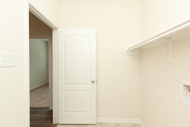 Building Photo - 2011 Parnevik Pl