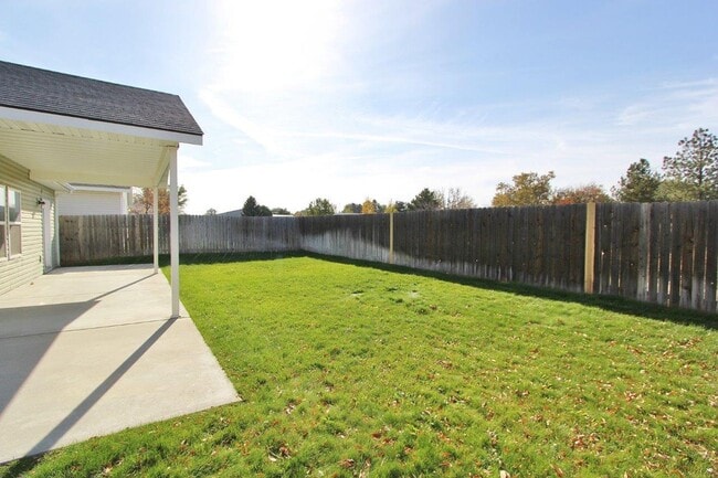 Building Photo - Spacious Home In A Beautiful Neighborhood!