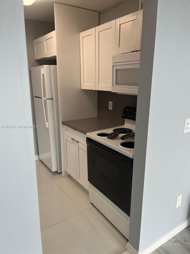 Building Photo - 2350 NE 135th St