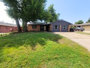Building Photo - 4904 NW 29th St