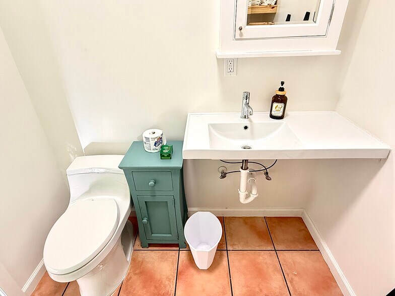 Building Photo - 1335 Churchill Rd