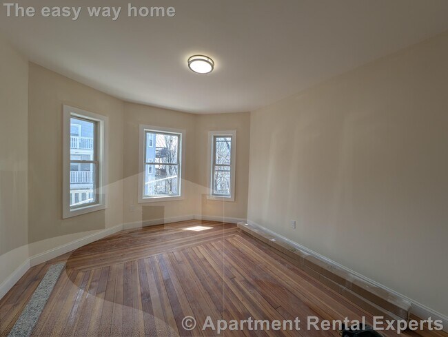 Building Photo - 5-7 Lowell Cir Unit #2