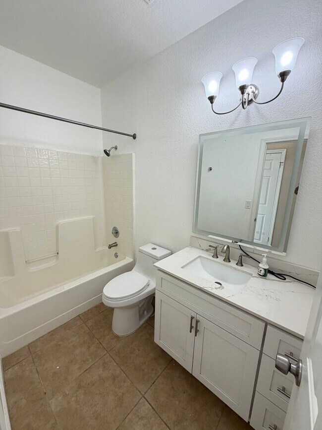 Building Photo - 5431 Lakespring Dr