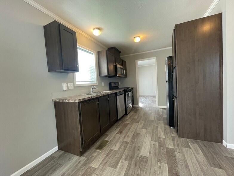 Building Photo - 15864 Marentette Dr