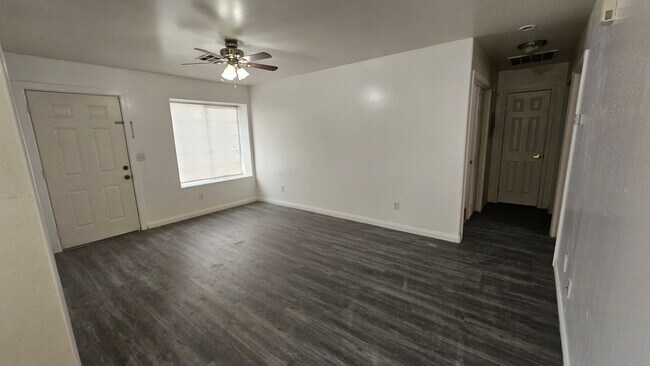 Building Photo - 723 Spring Meadow Ct
