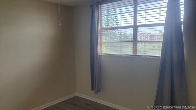 Building Photo - 3910 Crystal Lake Dr