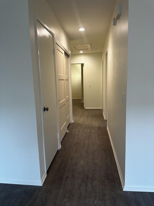 Building Photo - 529 W Santa Barbara St