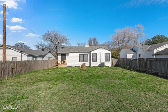 Building Photo - 2400 Broadway Dr