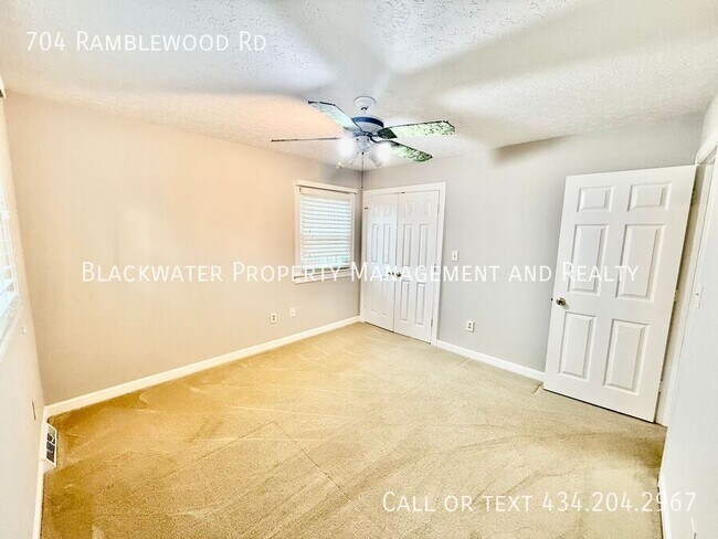 Building Photo - 704 Ramblewood Rd