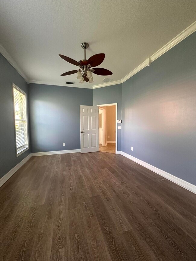 Building Photo - 1326 SW Briarwood Dr