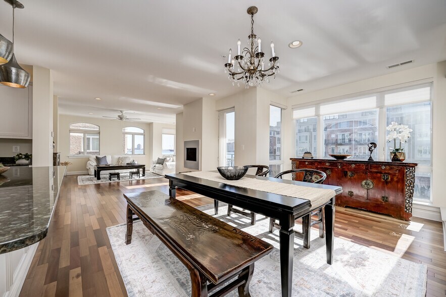 Building Photo - 621 Ponte Villas N