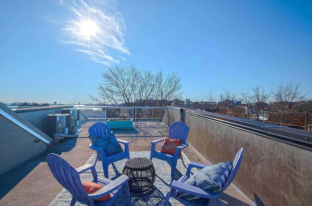 Building Photo - 2016 Fleet St