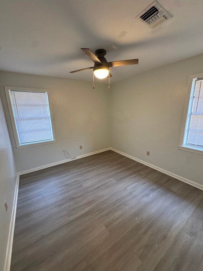 Building Photo - 2662 Carver