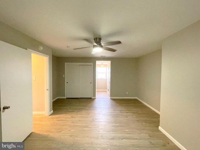 Building Photo - 10960 Earnshaw Ln