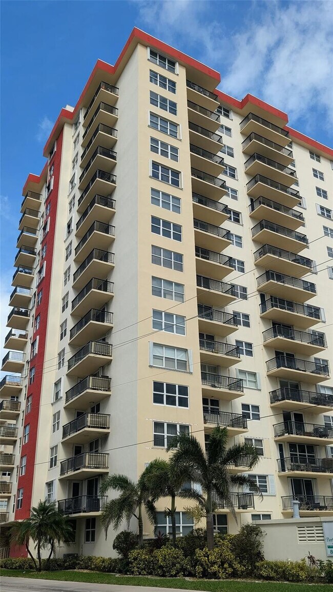 Building Photo - 1501 S Ocean Dr