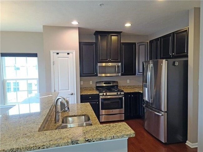 Building Photo - 718 Rosecliff Rd