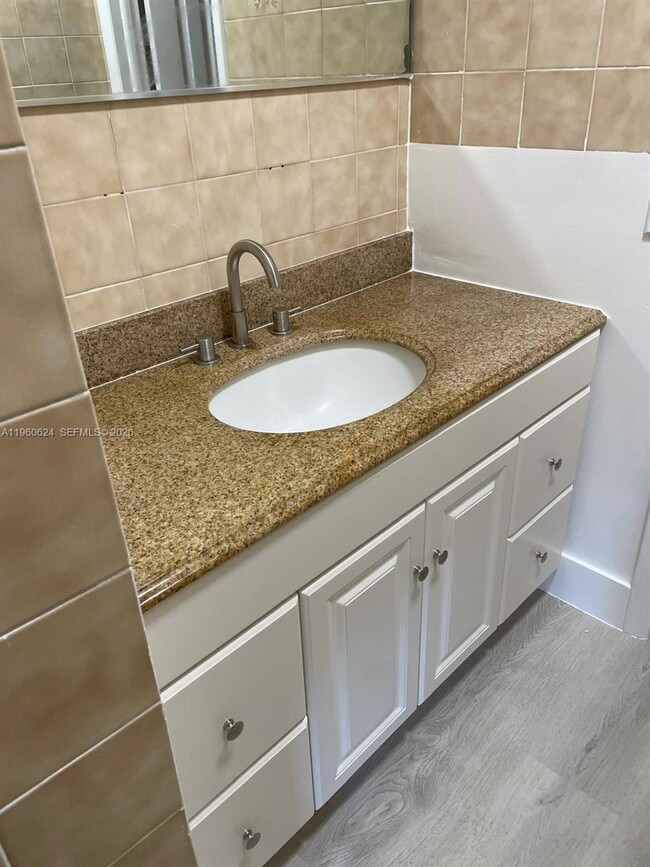 Building Photo - 1075 W 68th St