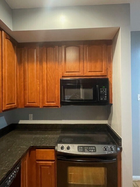 Kitchen - 610 Irving St NW