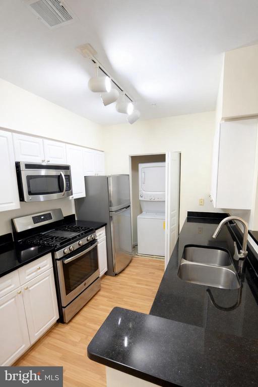 Building Photo - 12919 Alton Square