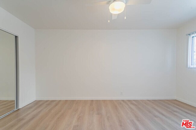 Building Photo - 758 N Hudson Ave
