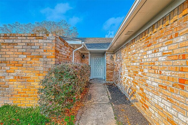 Building Photo - 12122 Fairmeadow Dr