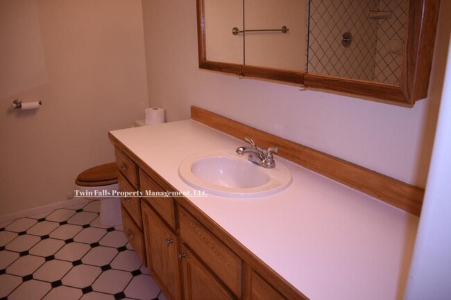 Building Photo - 2010 Carlis Cove