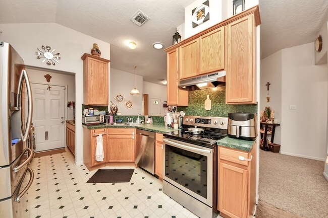 Building Photo - 1611 Bob White