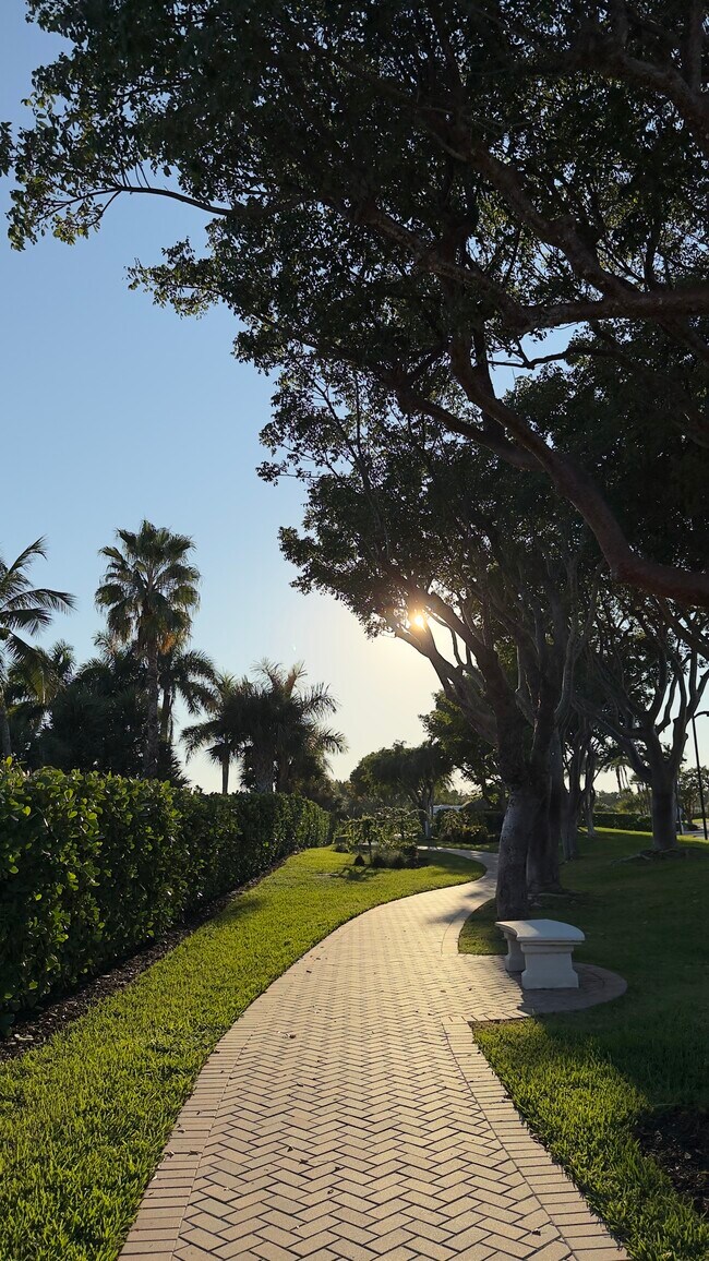 Building Photo - 651 Seaview Ct