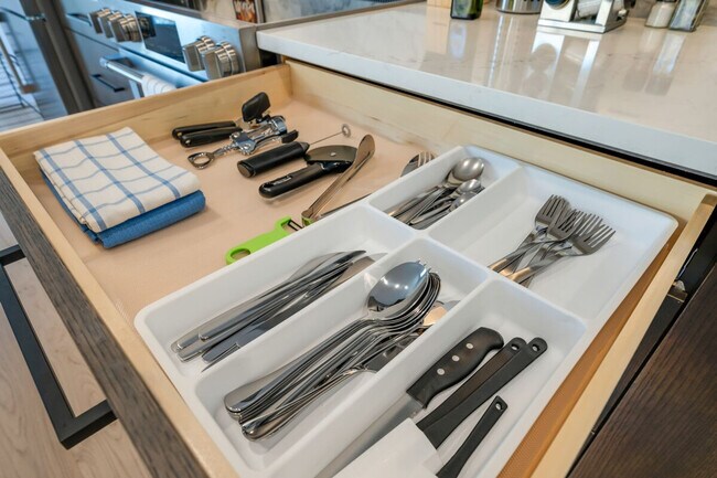 Building Photo - 5300 NE 67th St