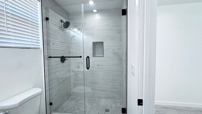 Building Photo - Charming Newly Renovated 1-Bedroom Home in...