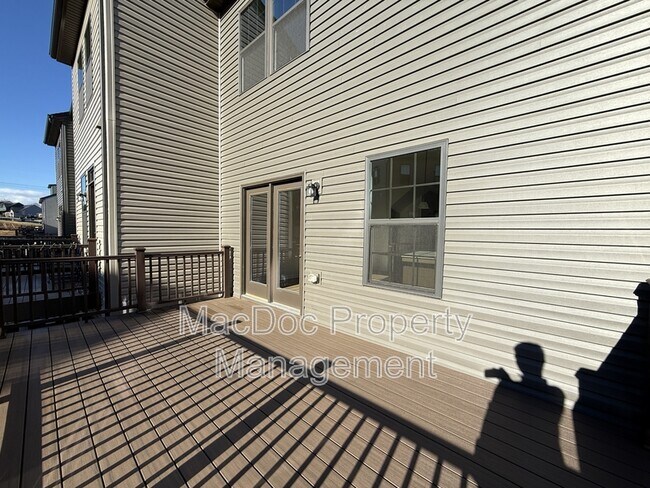 Building Photo - 1100 Rampart Dr