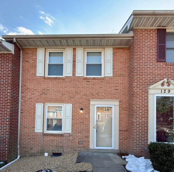 Building Photo - 131 Farrell Ln