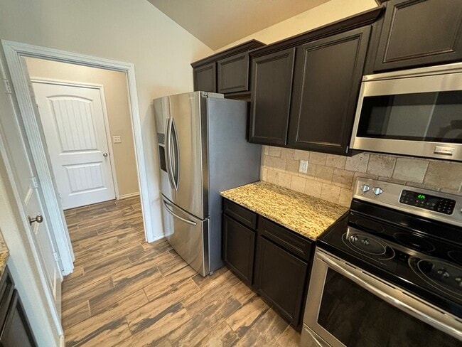 Building Photo - 3 bed 2 bath 2 car garage in Lone Star Trails!