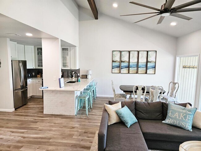 Building Photo - 539 Venture Blvd S