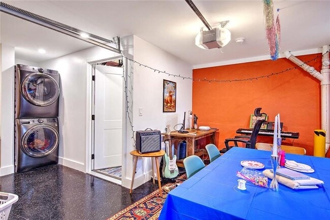 Building Photo - 37 Ring St