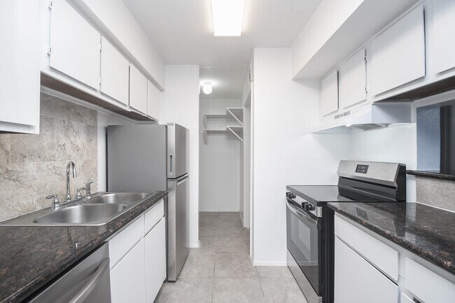 Building Photo - 10603 S Wilcrest Dr