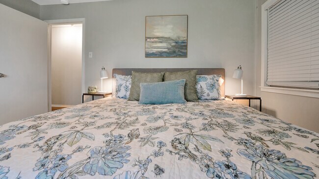 Building Photo - 2134 Bandera Rd