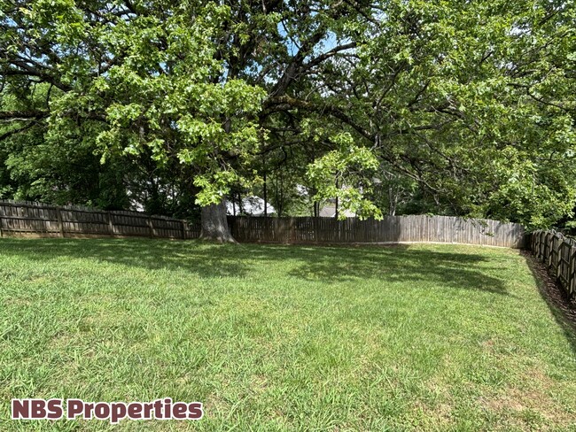 Building Photo - 10060 Madison Ridge Ln