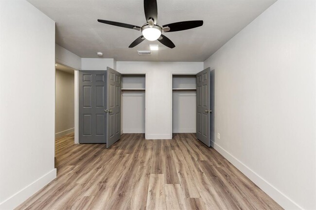 Building Photo - 203 N Milby St