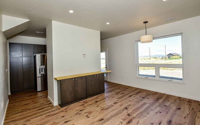 Building Photo - 2342 Shorthorn Ave