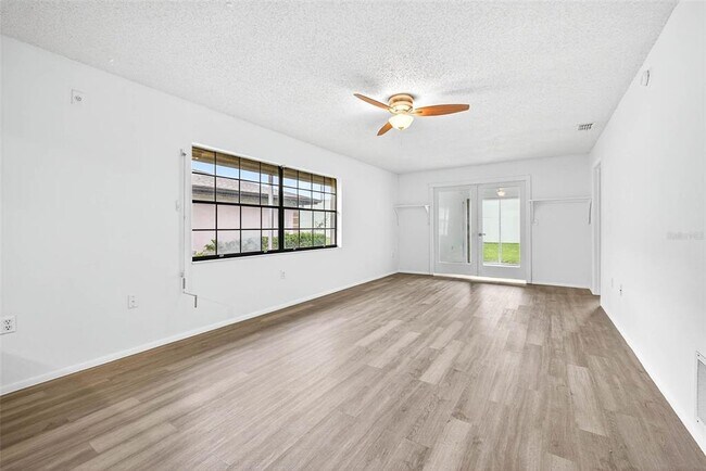 Building Photo - 13250 Ridge Rd S