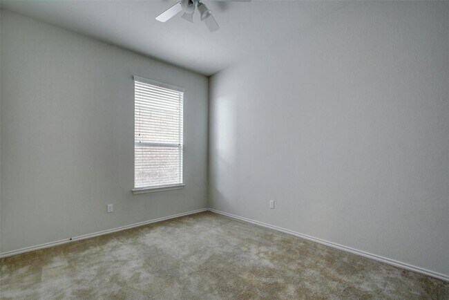 Building Photo - 195 Sundown Ave